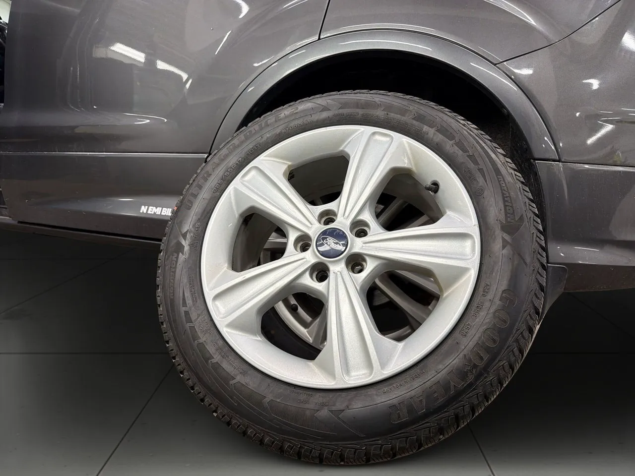 Vehicle image 13