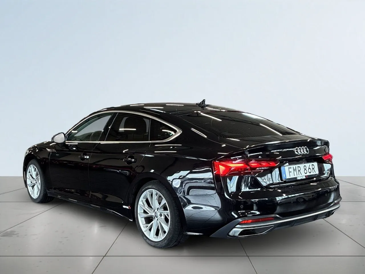 Vehicle image 4
