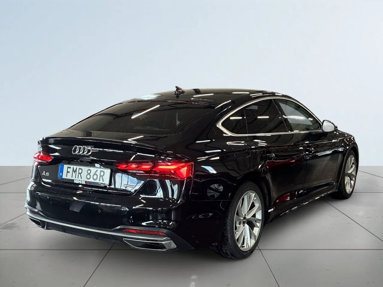 Vehicle image 5