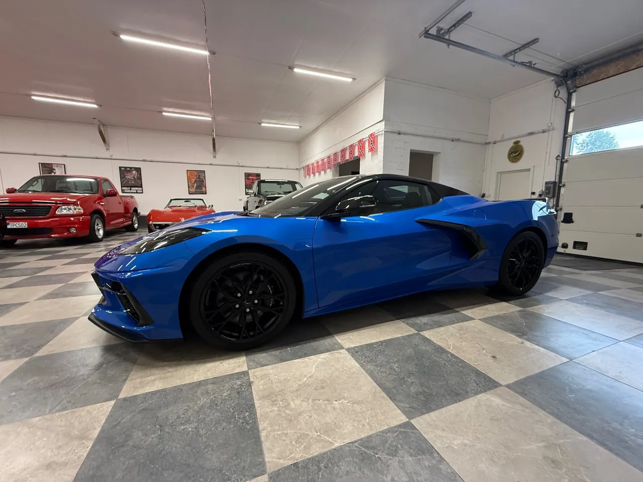 Vehicle image 6