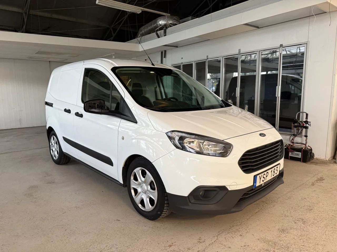 Vehicle image 9
