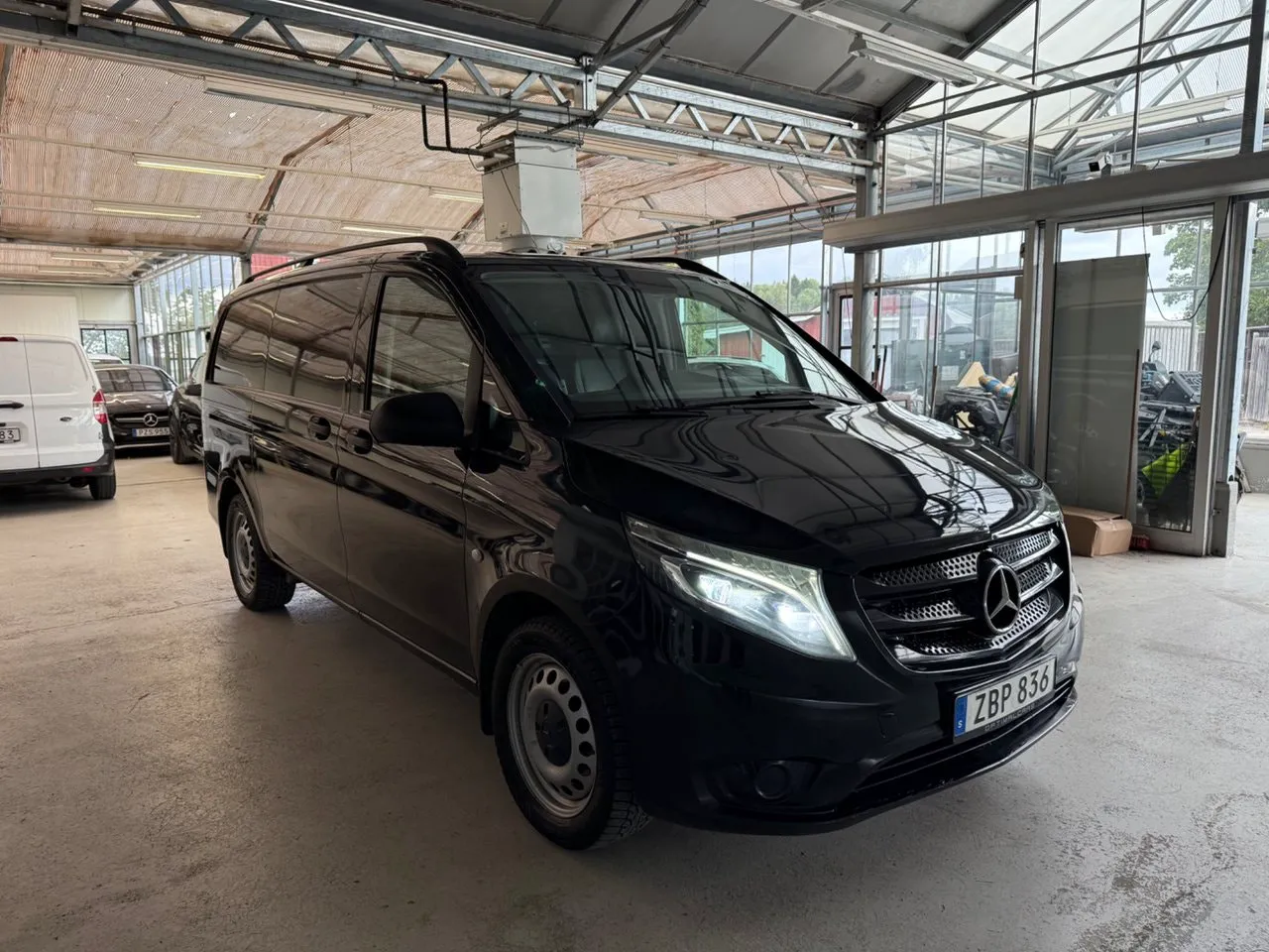 Vehicle image 9