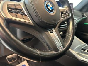 BMW 330 bild 9