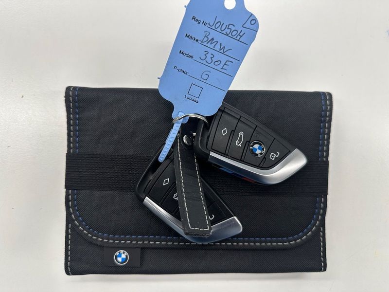 BMW 330 bild 16