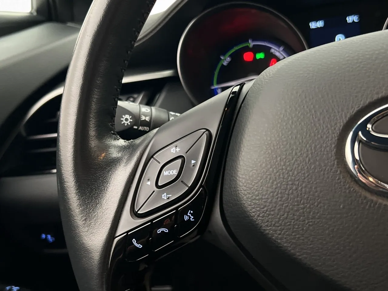 Vehicle image 14