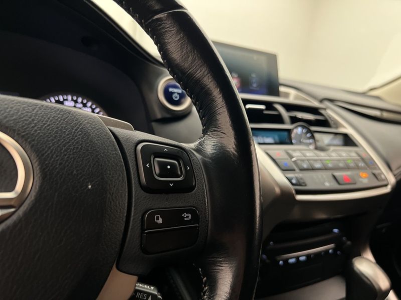 Lexus NX bild 16