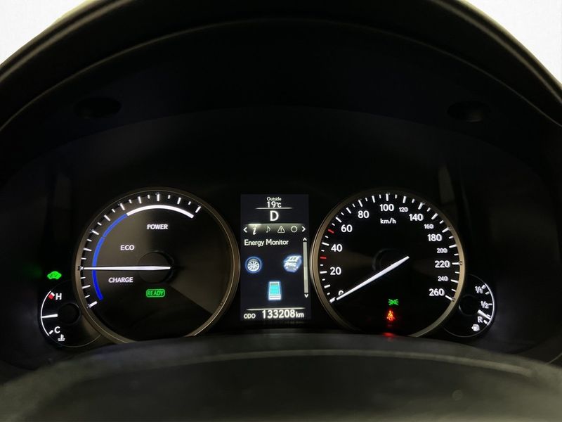 Lexus NX bild 14