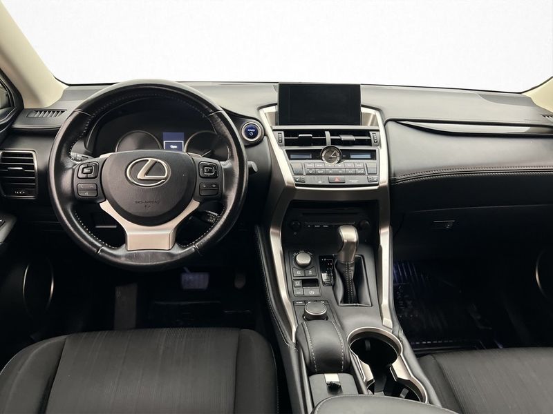 Lexus NX bild 10