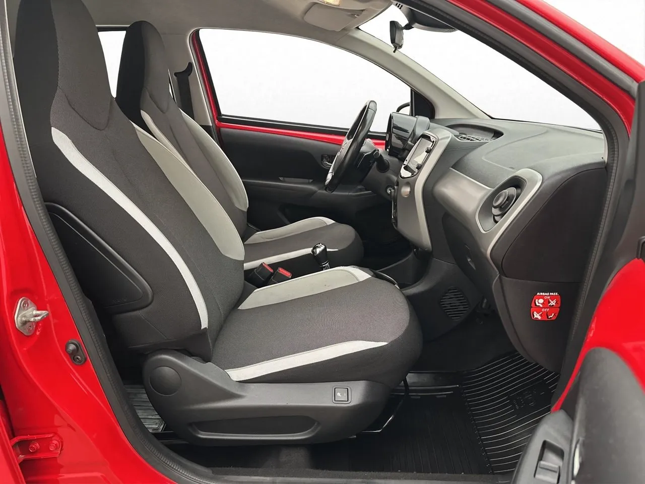 Vehicle image 10
