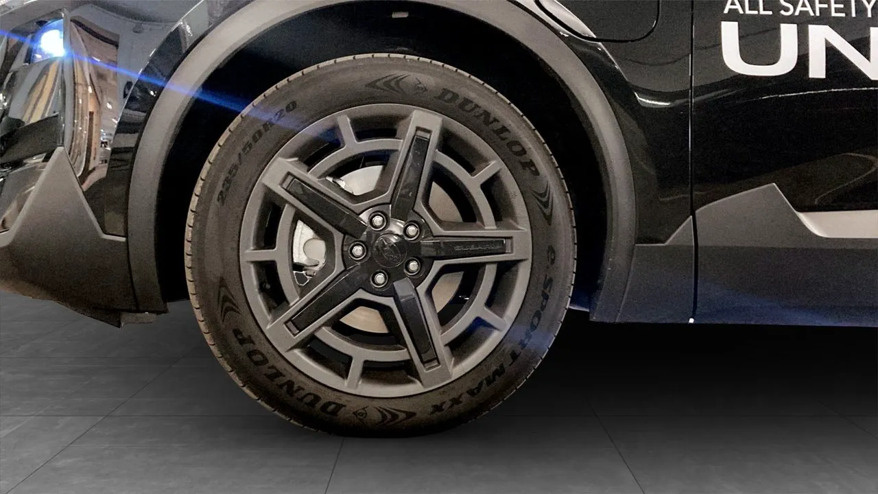 Vehicle image 8