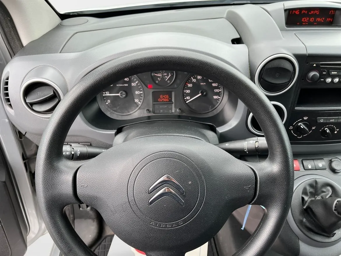 Vehicle image 14