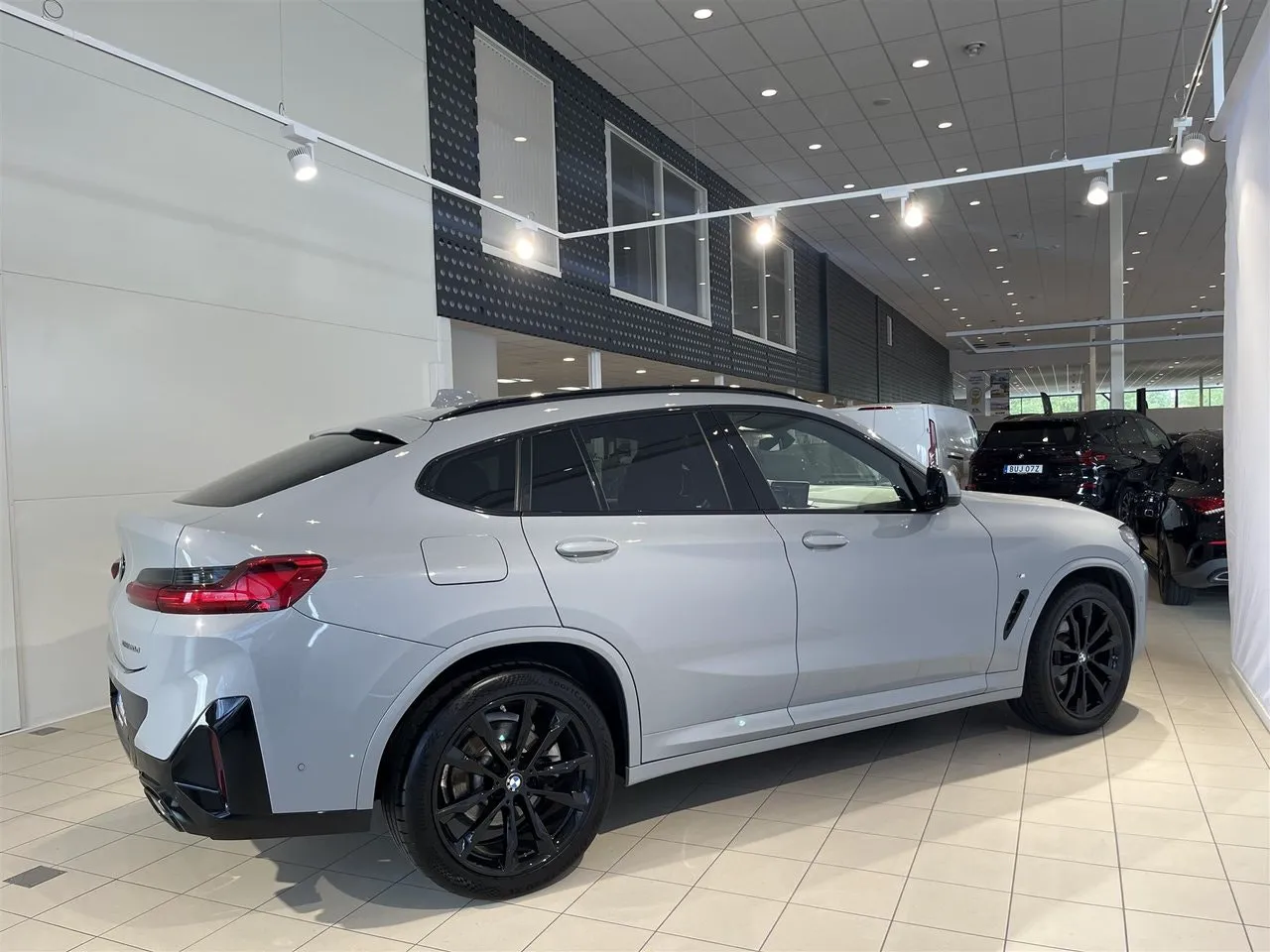 Vehicle image 7