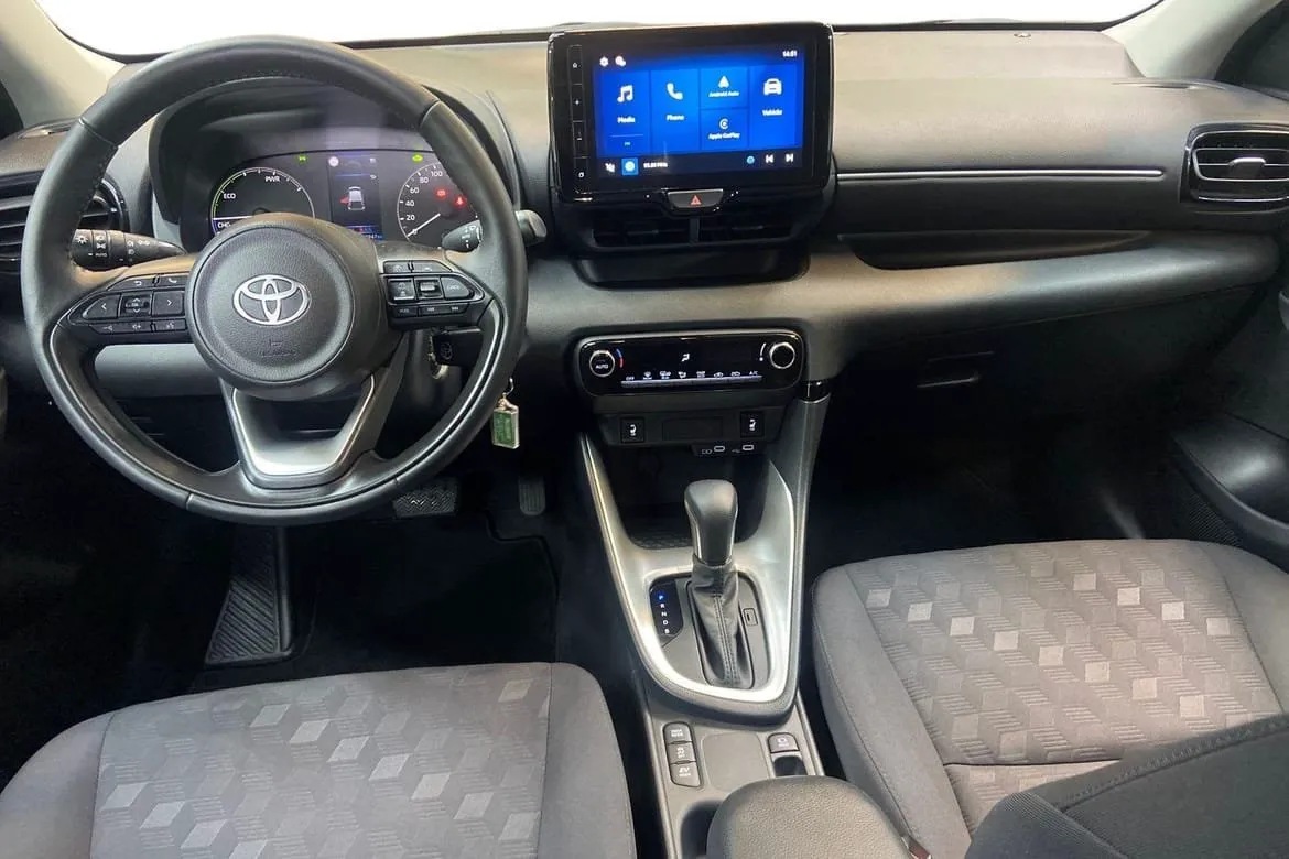 Vehicle image 9