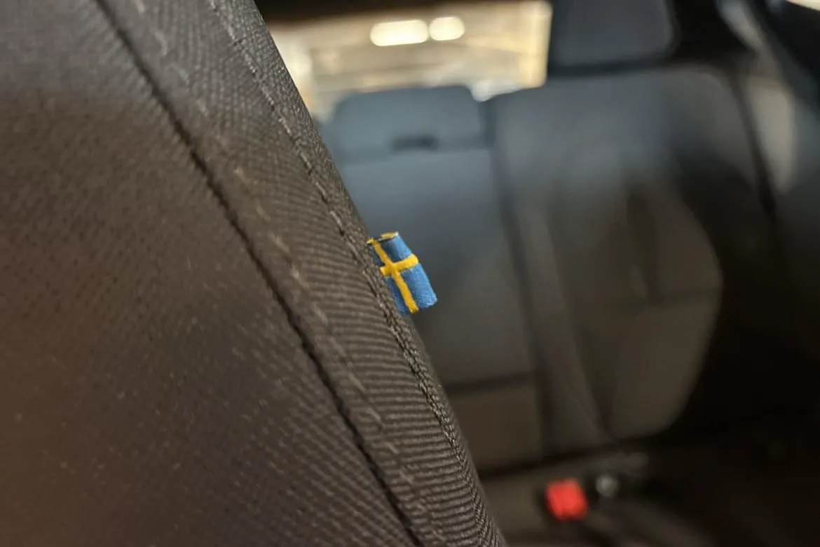 Vehicle image 30