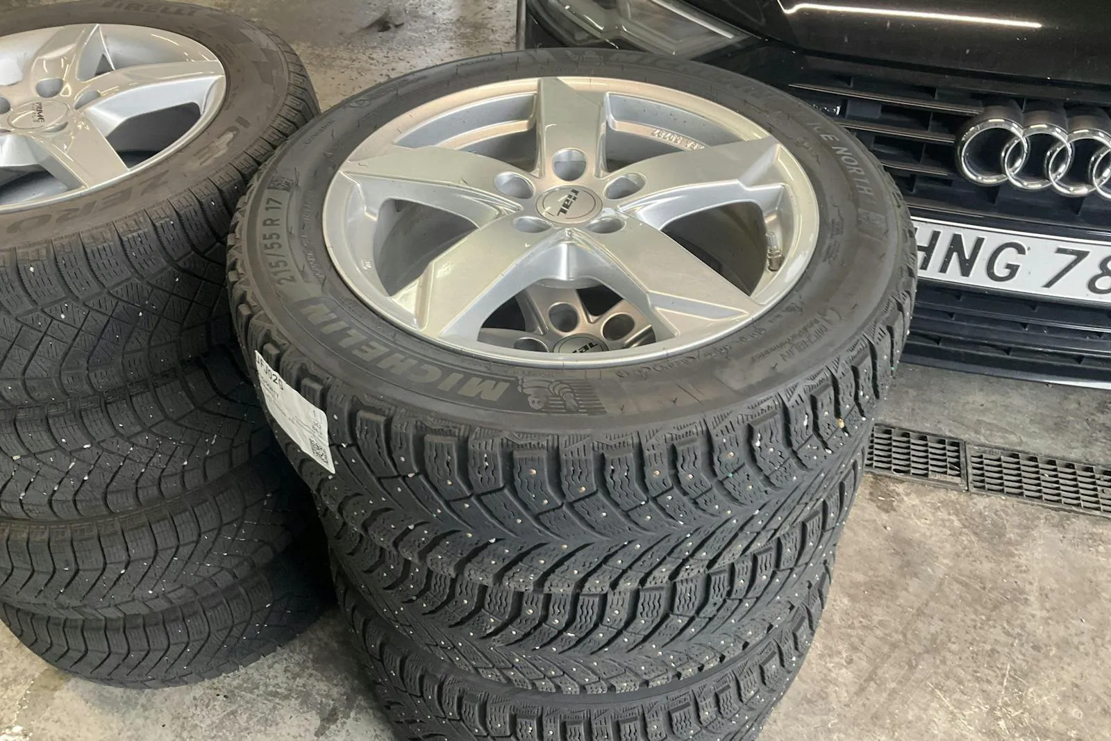 Vehicle image 15