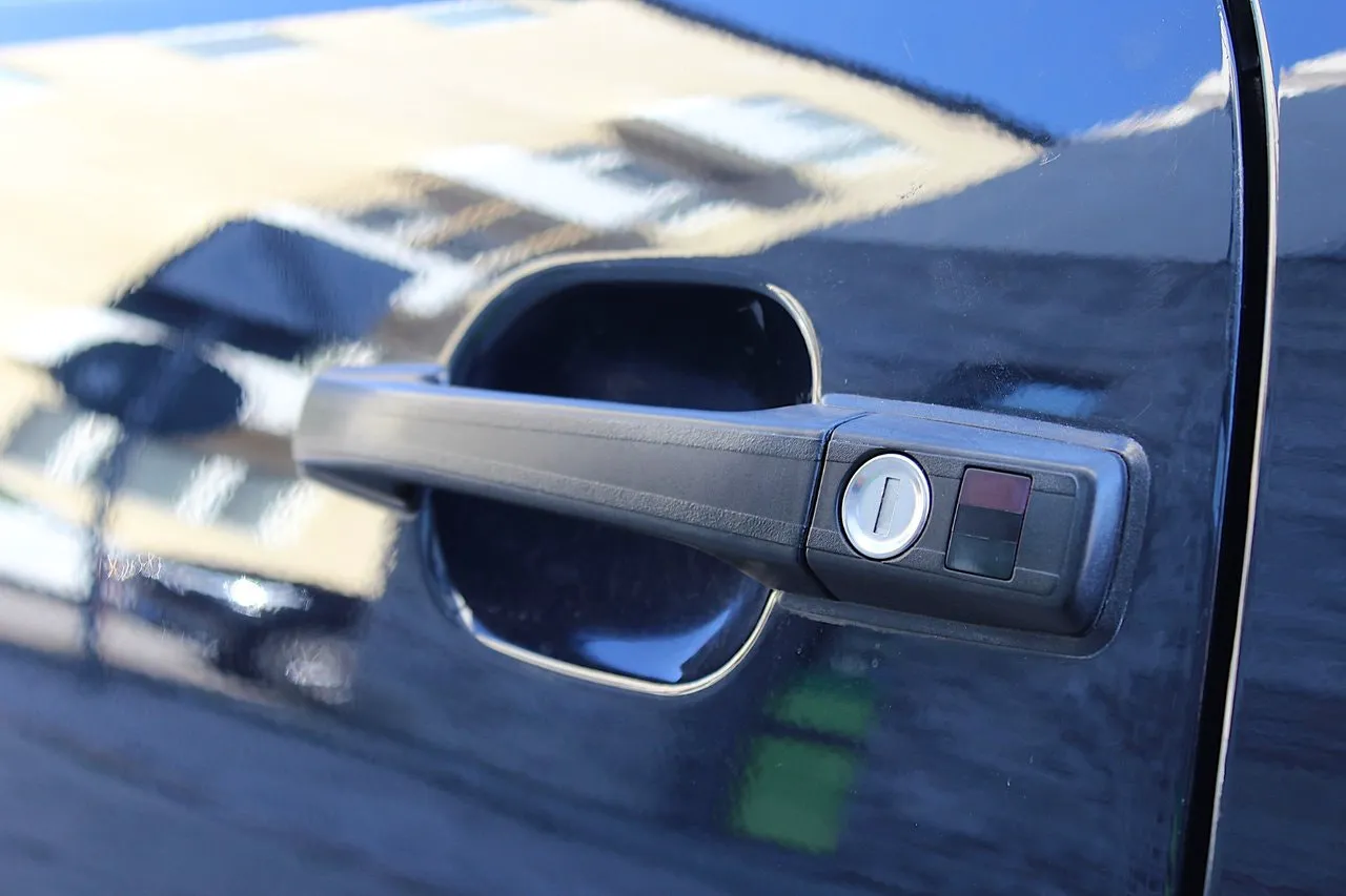 Vehicle image 30
