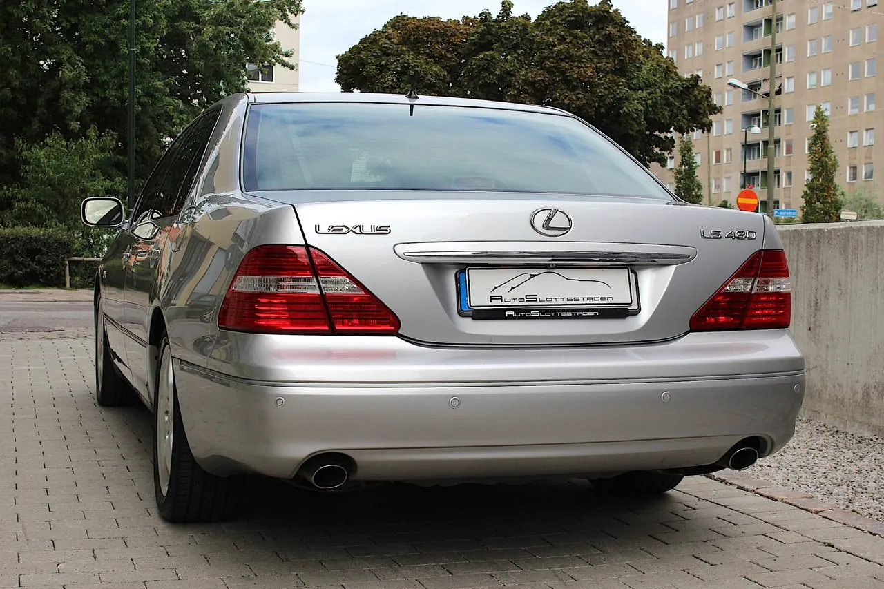 Vehicle image 18