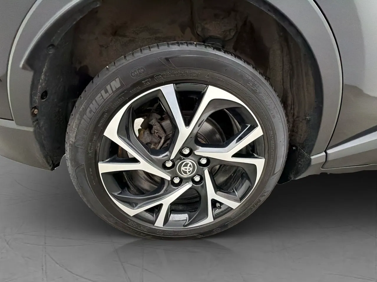 Vehicle image 30