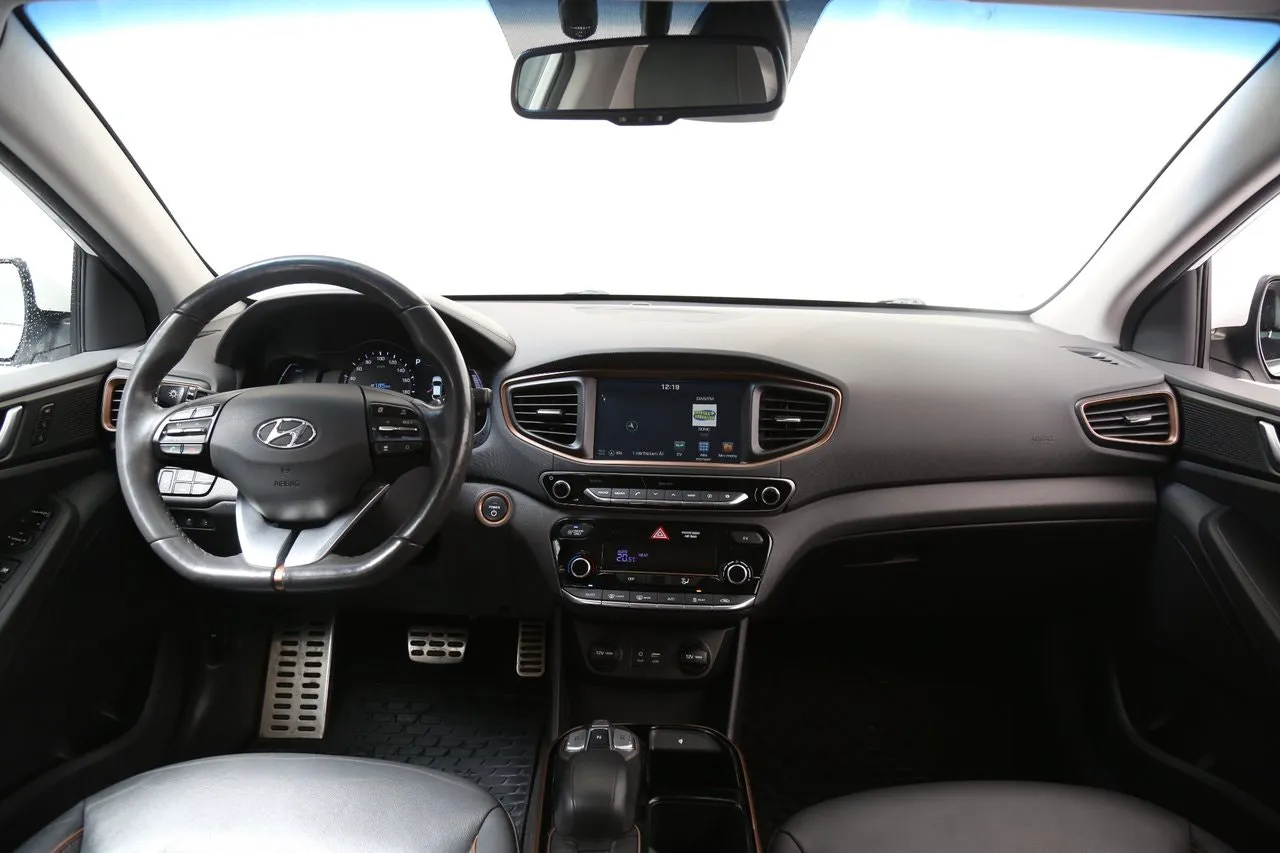 Vehicle image 18