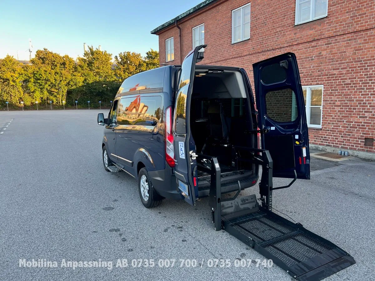Vehicle image 18