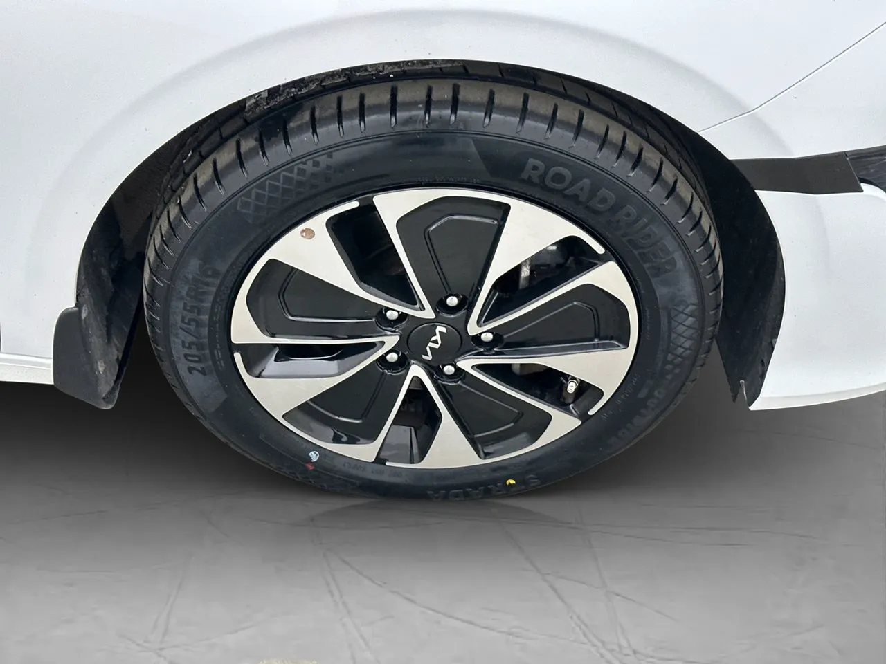 Vehicle image 35