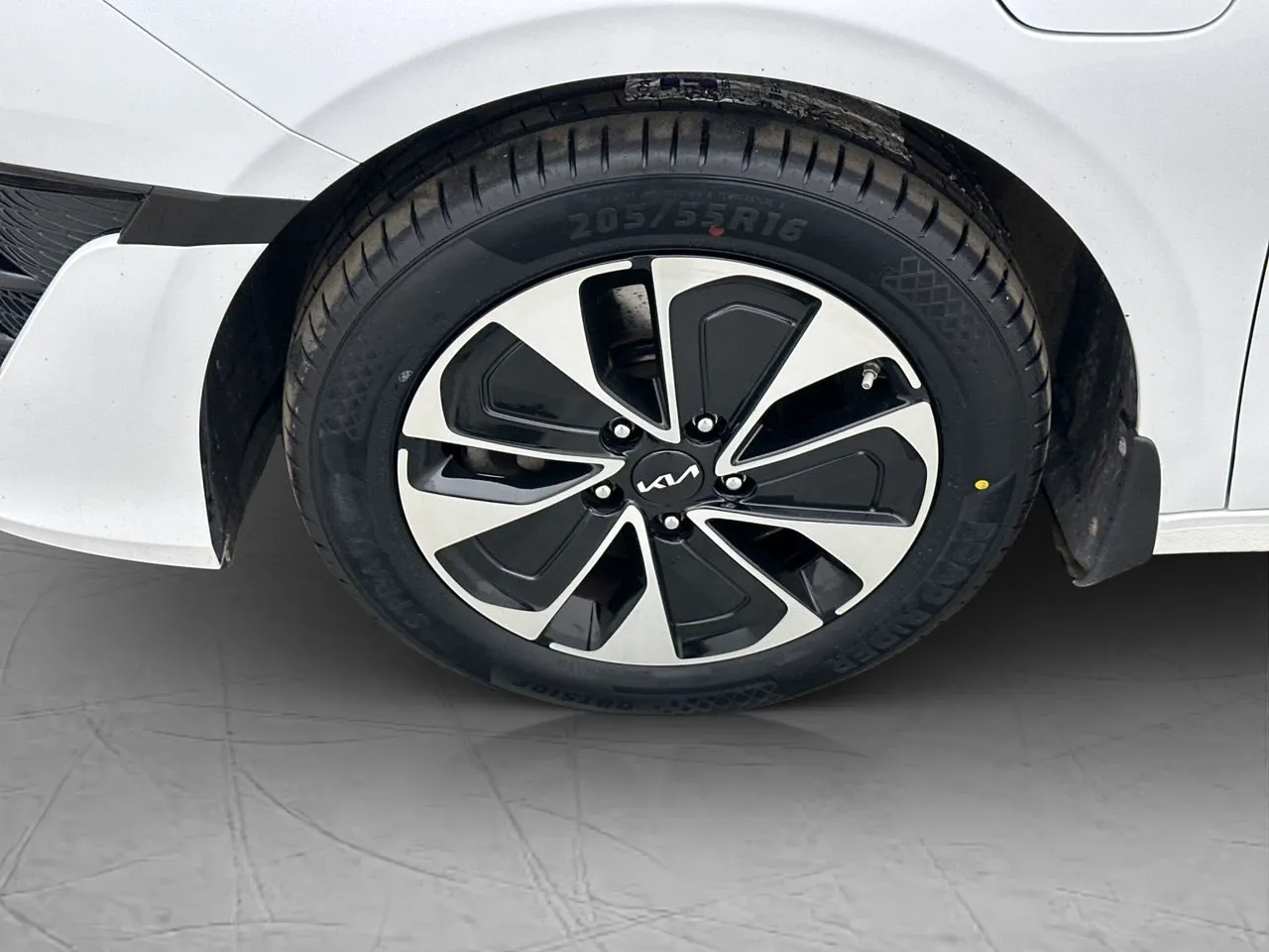 Vehicle image 32