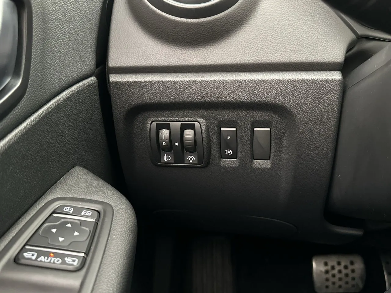 Vehicle image 26