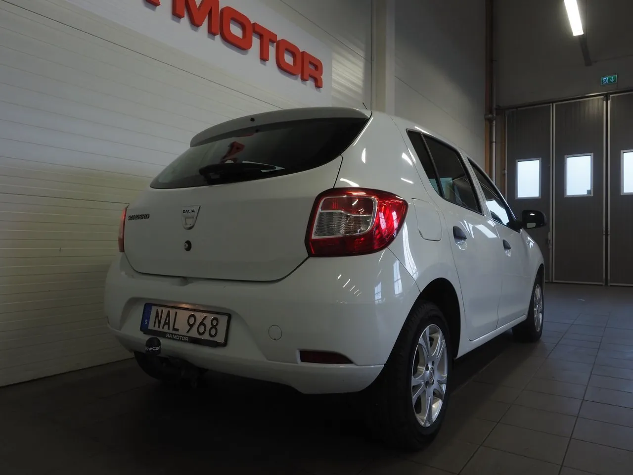 Vehicle image 5