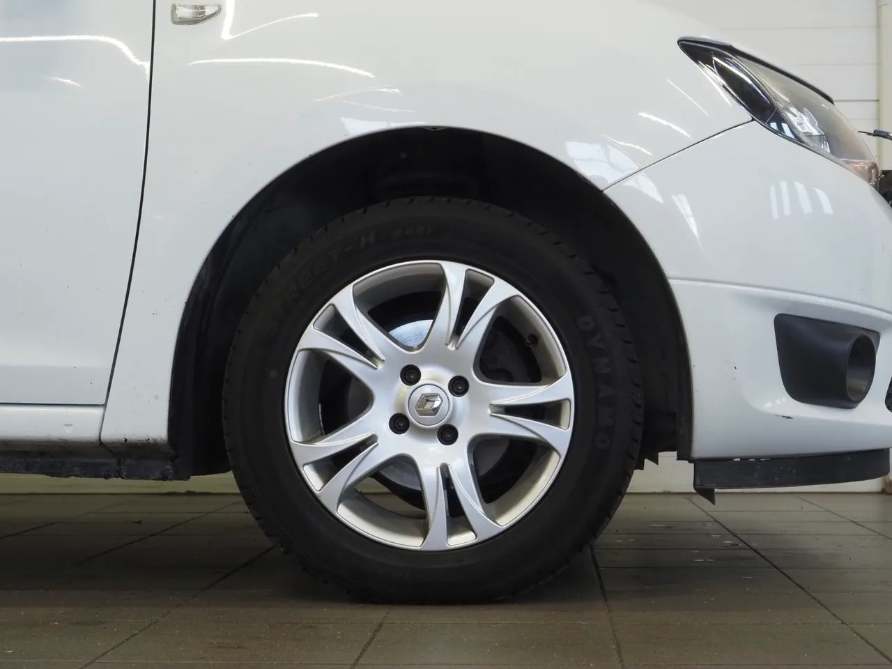 Vehicle image 7