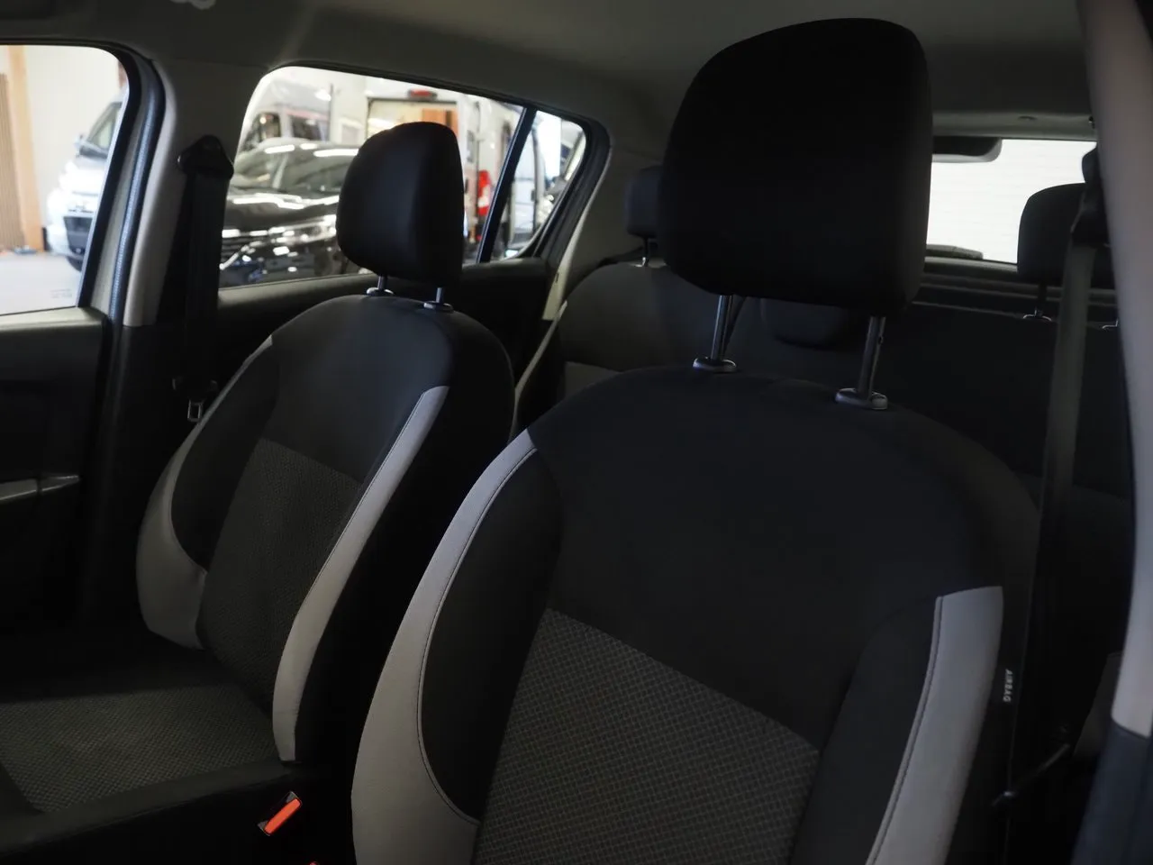 Vehicle image 16