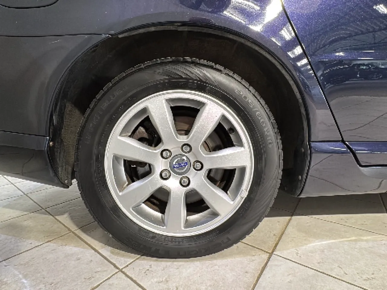 Vehicle image 16