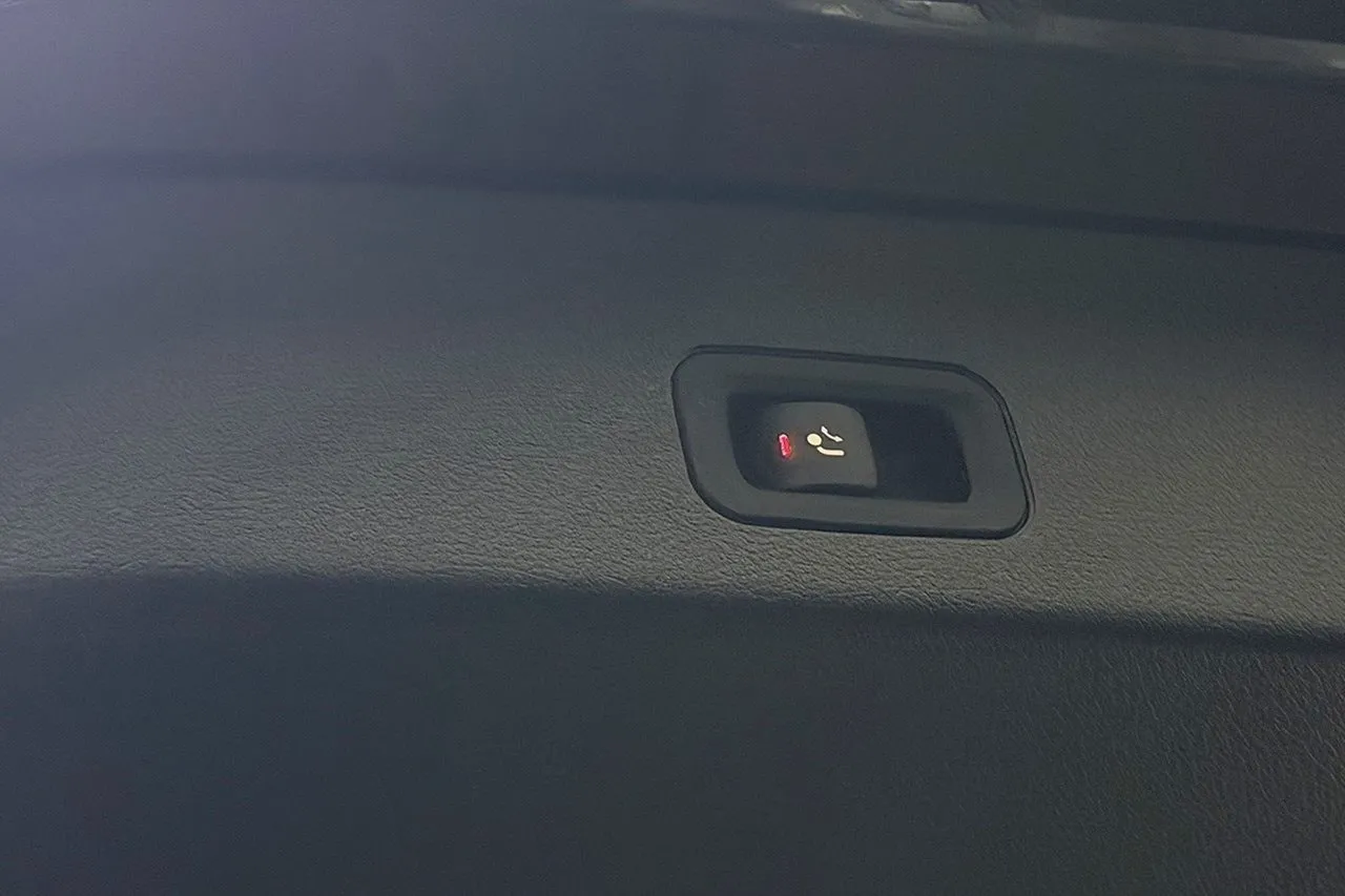 Vehicle image 34