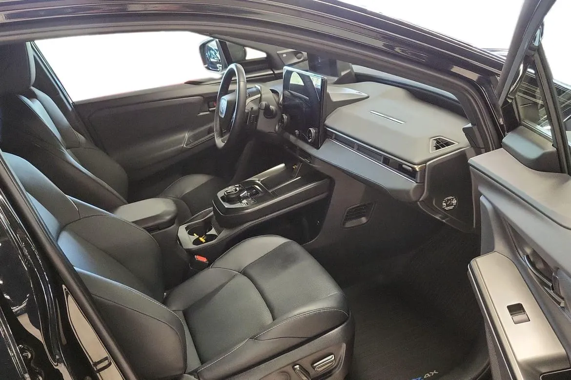 Vehicle image 5