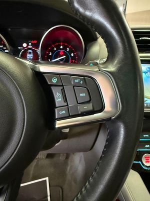 Jaguar F-Pace bild 22