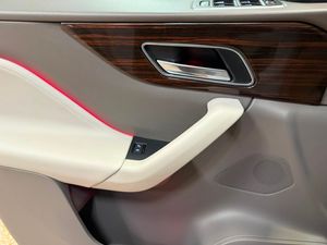 Jaguar F-Pace bild 28
