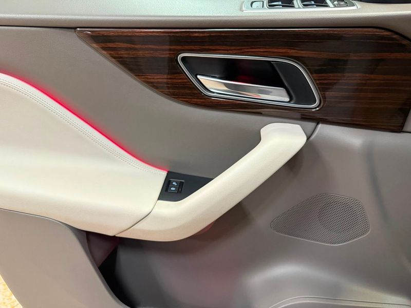 Jaguar F-Pace bild 28
