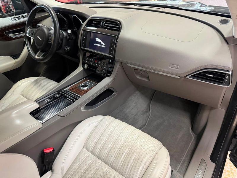 Jaguar F-Pace bild 18