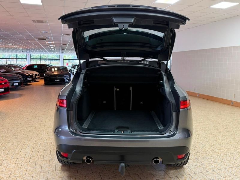 Jaguar F-Pace bild 11