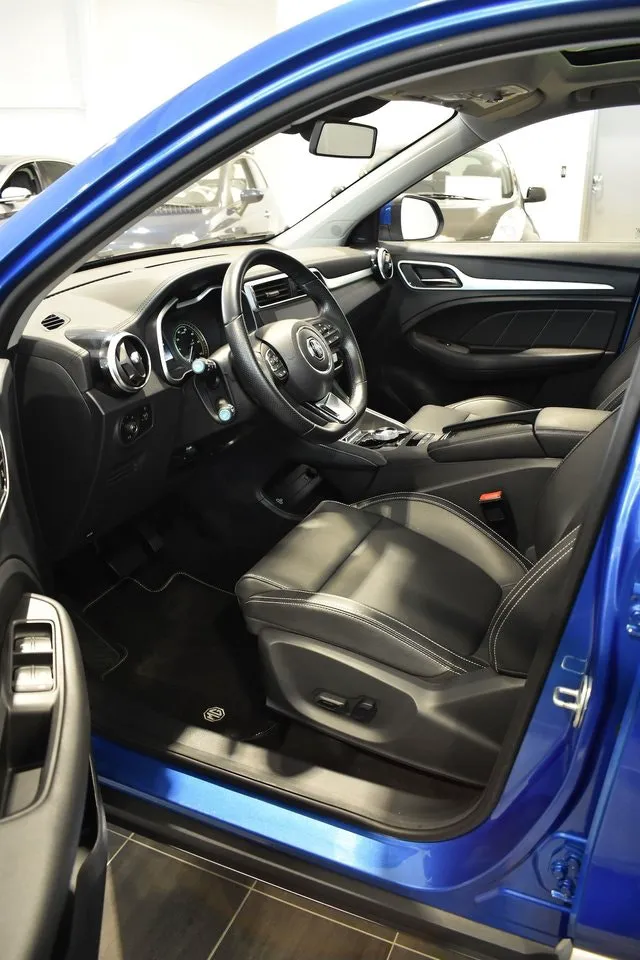 Vehicle image 8