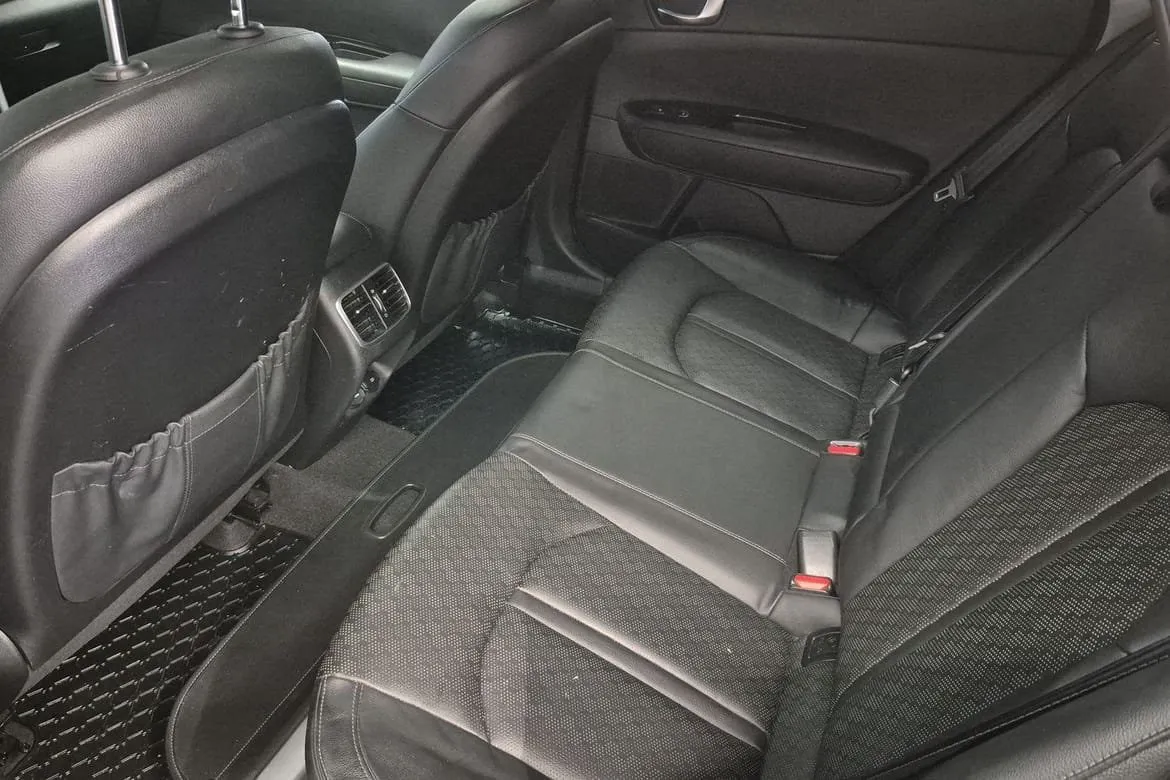 Vehicle image 18