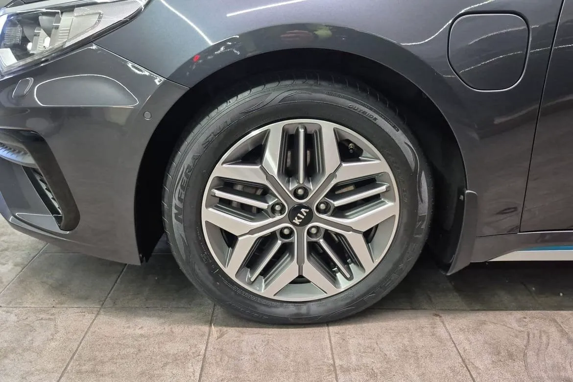 Vehicle image 21