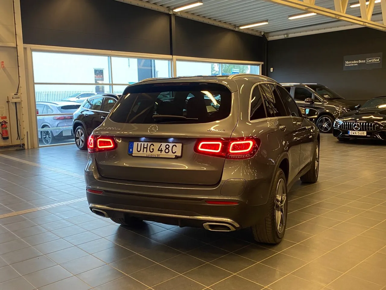 Vehicle image 6