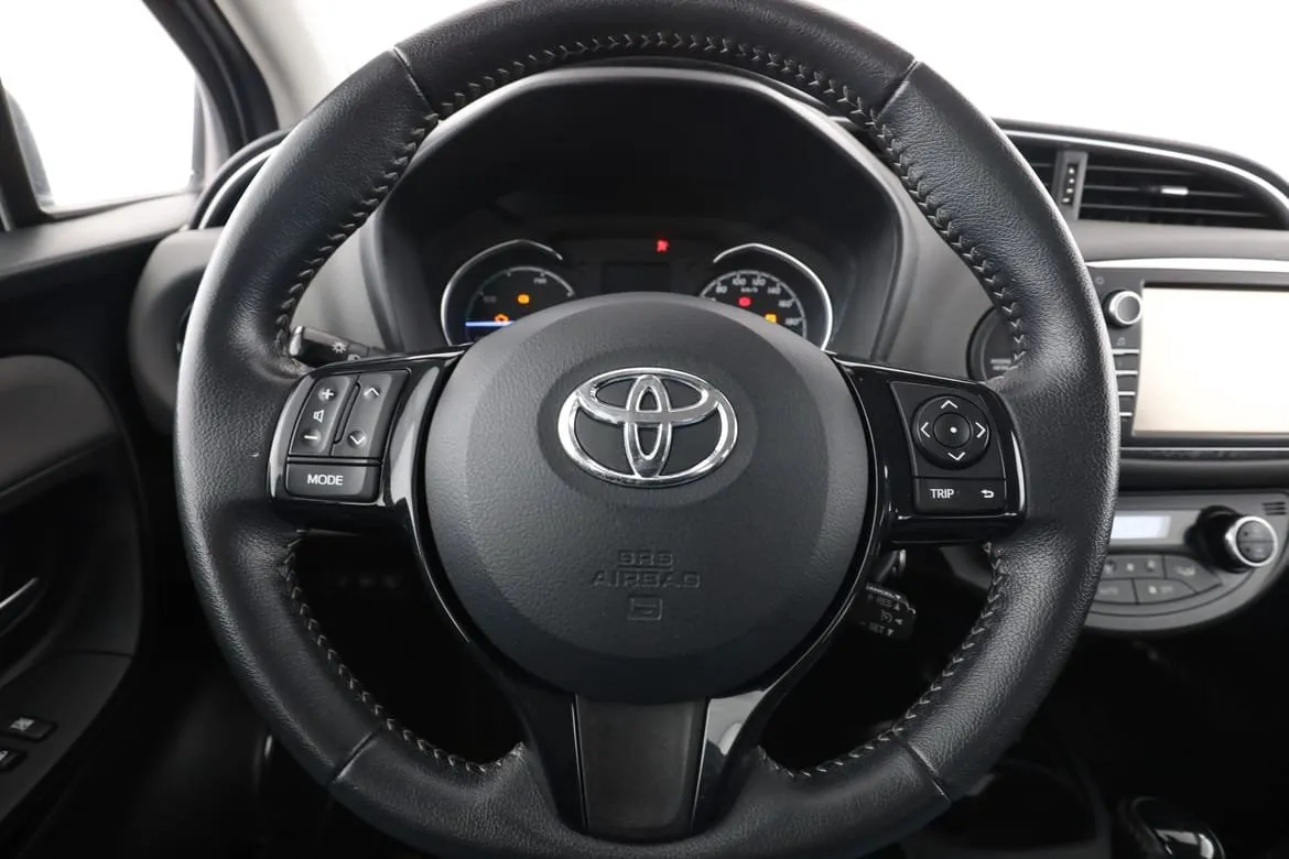 Vehicle image 18