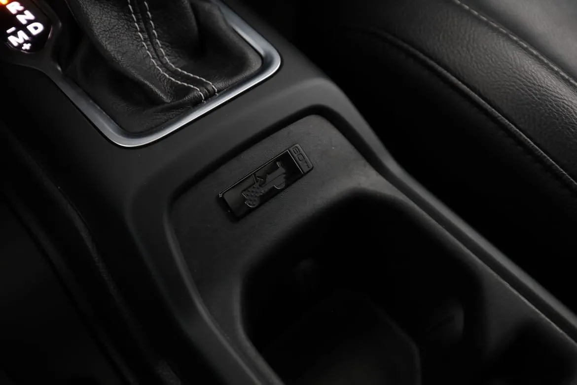 Vehicle image 32