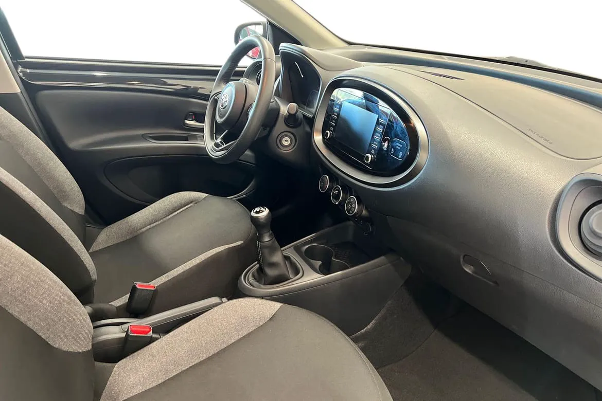 Vehicle image 6