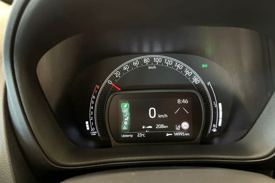 Vehicle image 15