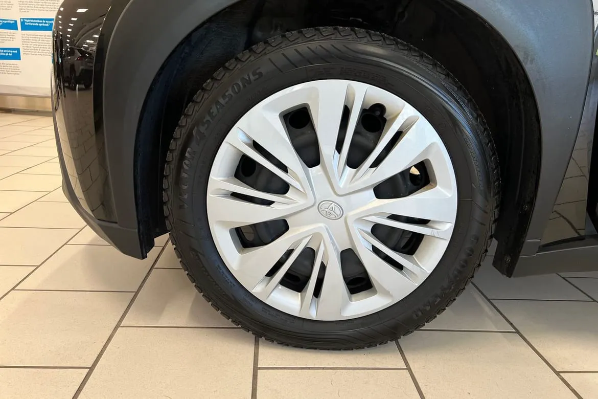 Vehicle image 16