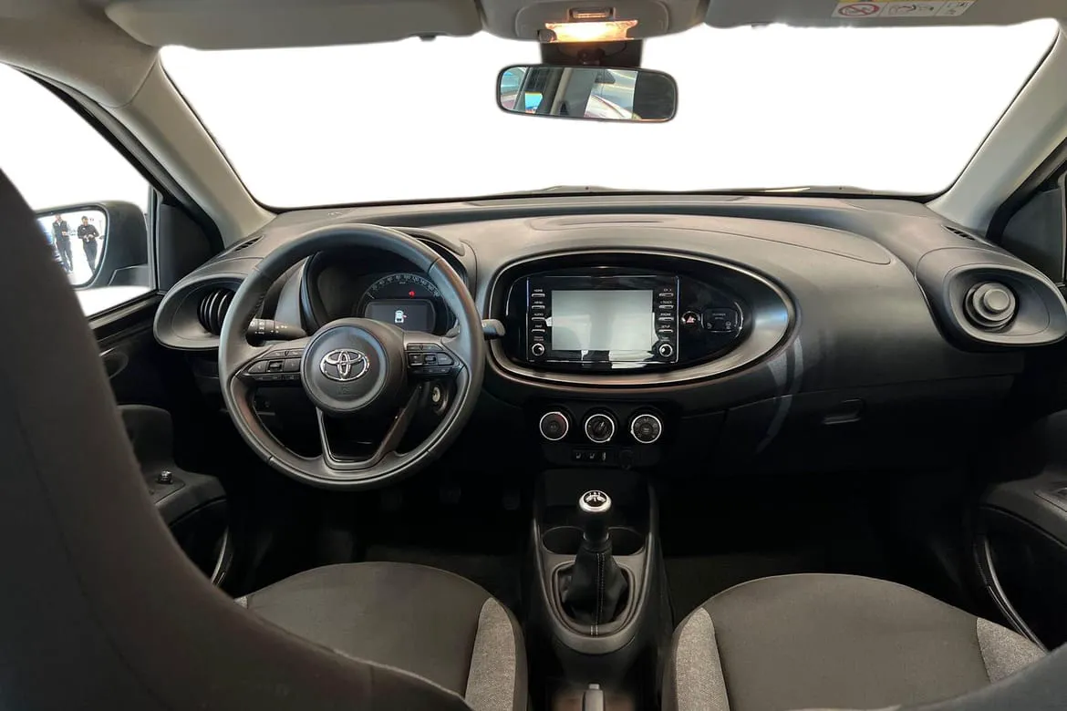 Vehicle image 9