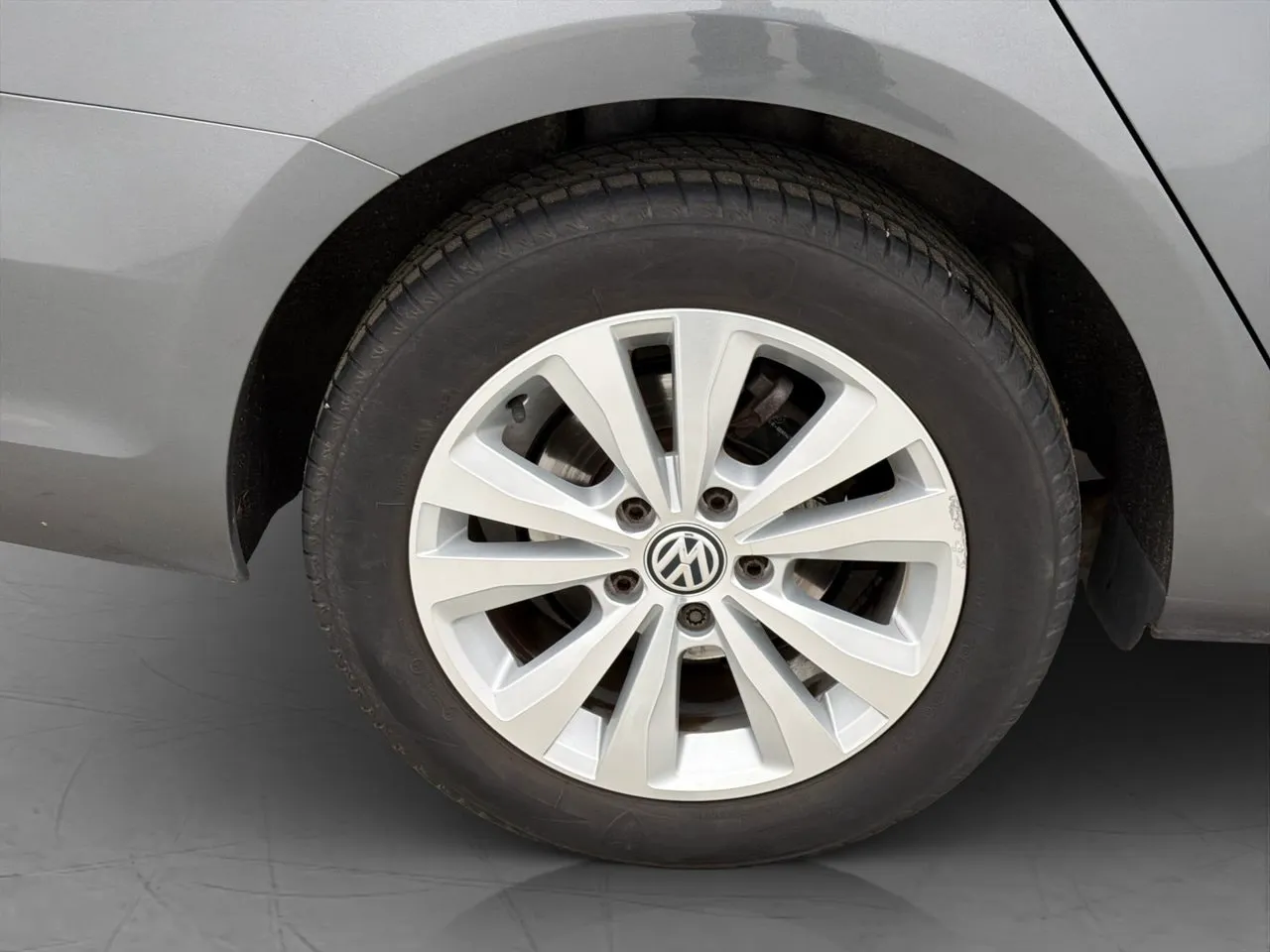 Vehicle image 25