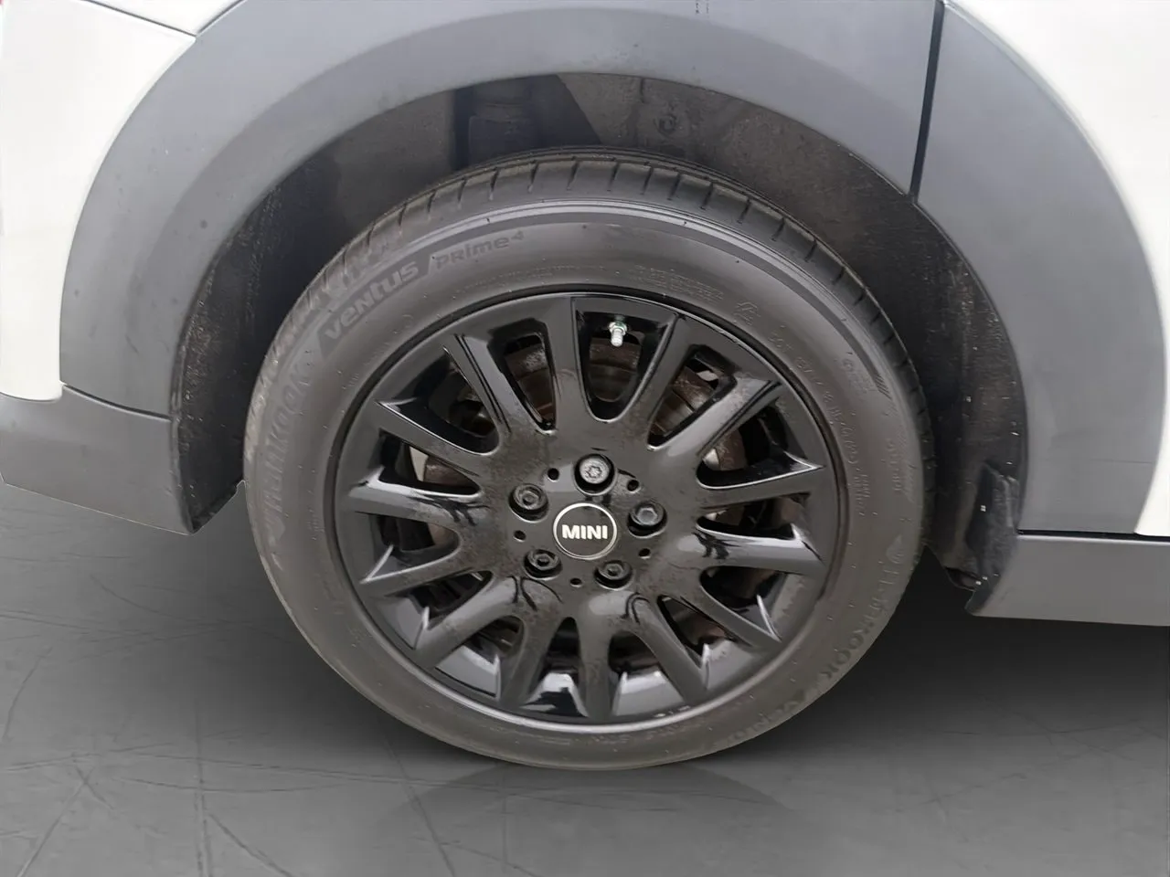 Vehicle image 28